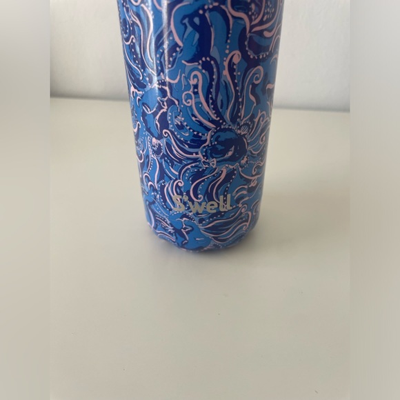 Lilly Pulitzer S’well Water bottle - Picture 6 of 8